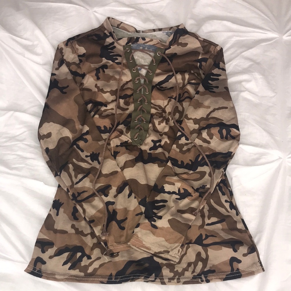 Lace up camo print long sleeve